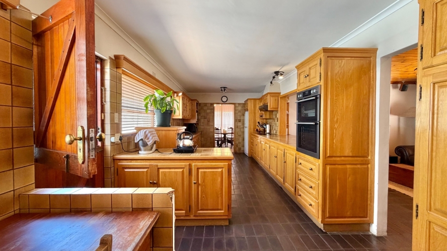 4 Bedroom Property for Sale in Mountainside Western Cape